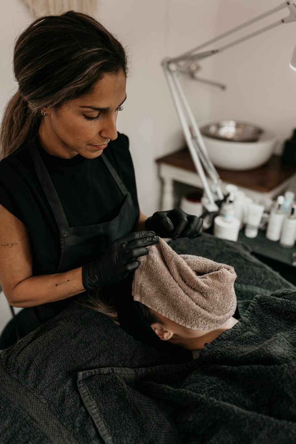 Professionele gezichtsbehandeling bij TASH Beauty & Spa