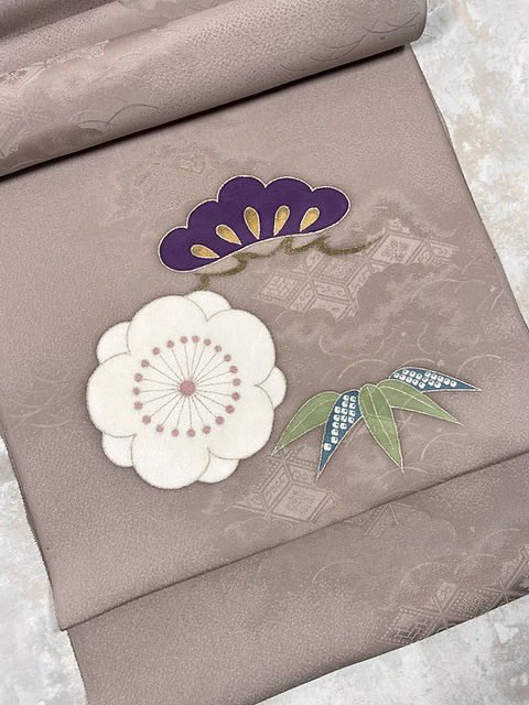 極上しつけ糸付アンティーク松梅模様名古屋帯美品✨322㎝ 20%OFF 名古屋帯 逸品 落款あり 水戸稔博 八寸名古屋帯 松葉仕立て
