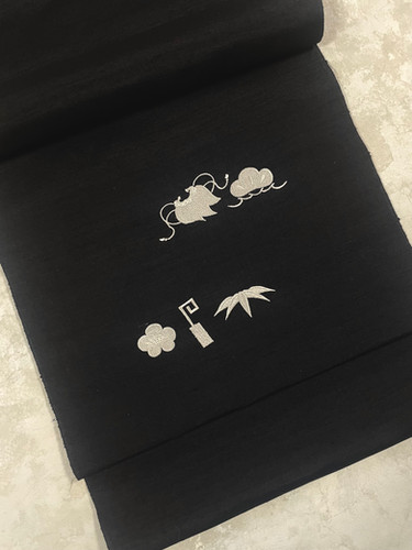 染名古屋帯＊刺繍めでた尽くし（黒） | 染帯KOHAKU