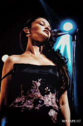 Sabrina Claudio Transforms Big Night Live into a Personal Sanctuary - Photo Dyani R.