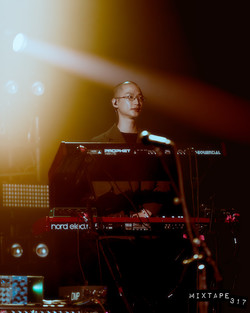 GALLERY wave  to earth 0.03 los angeles