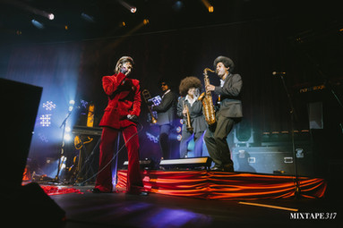 Fans From Around the World Gather in Los Angeles to Spend An Evening With KUN - Photo Rebecca Rowe