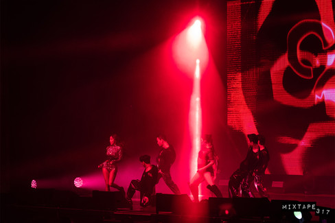 Hwasa Twits Tour in Los Angeles Photo Gallery