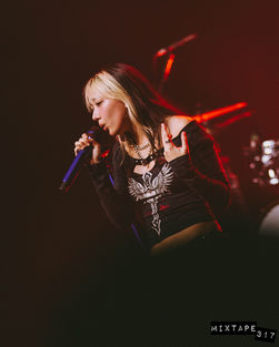 hannah bahng Delivers A Powerful Performance to Los Angeles 'BLUES' on 'The Misunderstood Tour' - Photo Rebecca Rowe