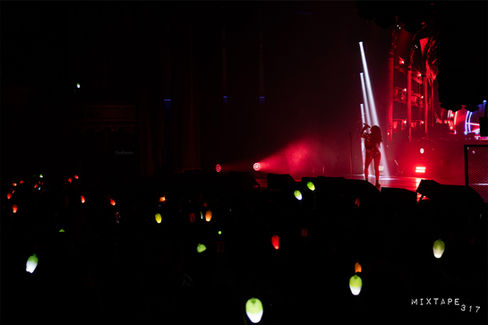 Hwasa Twits Tour in Los Angeles Photo Gallery
