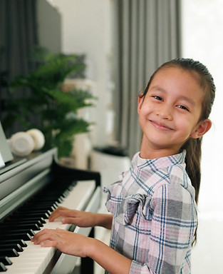 Piano lessons 2_edited.jpg