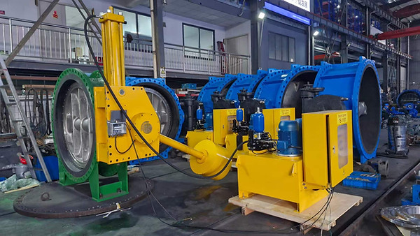 Counter weight check valve with hydraulic actuator.jpg