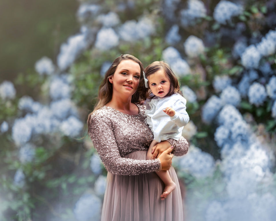 Shooting Maman & moi - Votre photographe spécialisé en Belgique - Région Wallonne - Région Liégeoise dans la photographie de la maternité, naissance, enfance et Portrait de famille & Portrait Adulte mais aussi commerciale.
