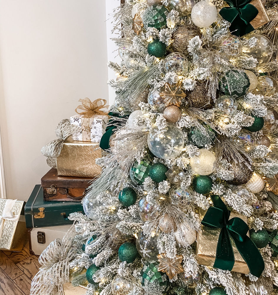 3 Reasons Why You NEED a Flocked Christmas Tree