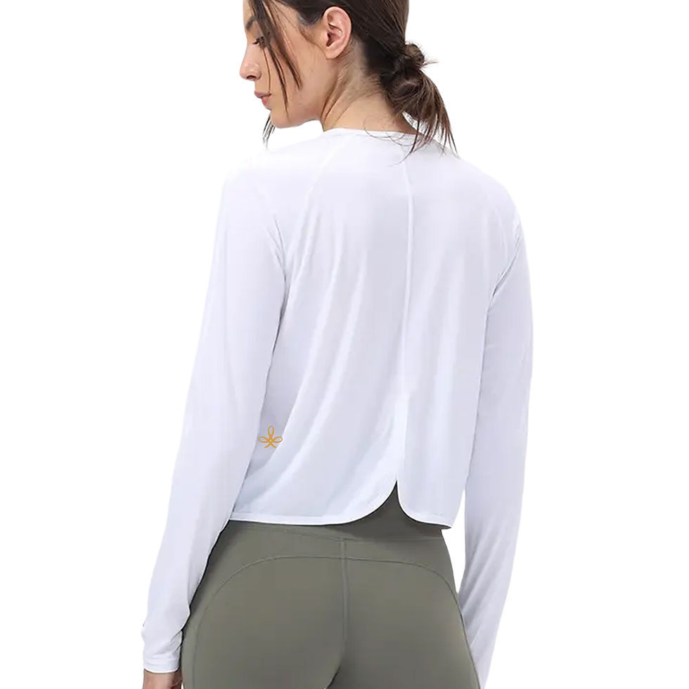 Miniaturbild: This shows the LANETHIX - Long Sleeve perforated Slit Back in white on a person from the back. The back is knotted which is a detail for this long sleeve. 