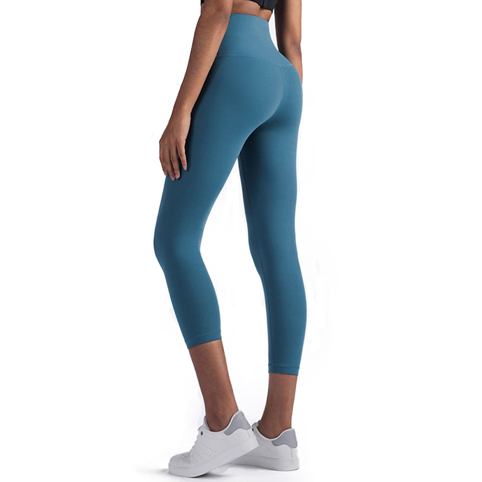 Miniatura: a model wearing the 20-inch Seamless Performance Capri Leggings  in sapphire blue  - side/rear view