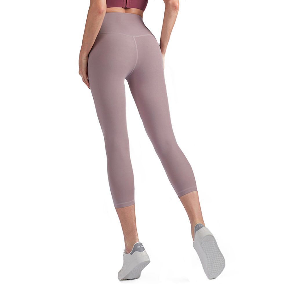 Miniaturbild: a model wearing the 20-inch Seamless Performance Capri Leggings  in pale pink  - back view