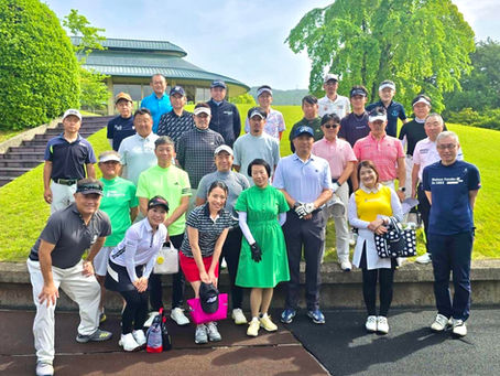 ゴルフコンペ後の集合写真