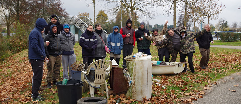 L'équipe lors du ramassage de déchets