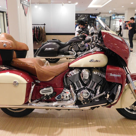 Les américaines et les motos de la police thaïlandaise au BMF