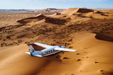 Survol des Dunes du Namib, de Swakopmund vers Sossusvlei en traversant le Sandwich Harbor, les épaves de la Skeleton Coast pour arriver vers Sossusvlei, le Canyon de Sesriem et Dead Vlei.