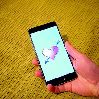 Hey Siri: Should I Use a Dating App?