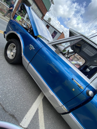 A 1967 blue Chevrolet pickup truck sideview.