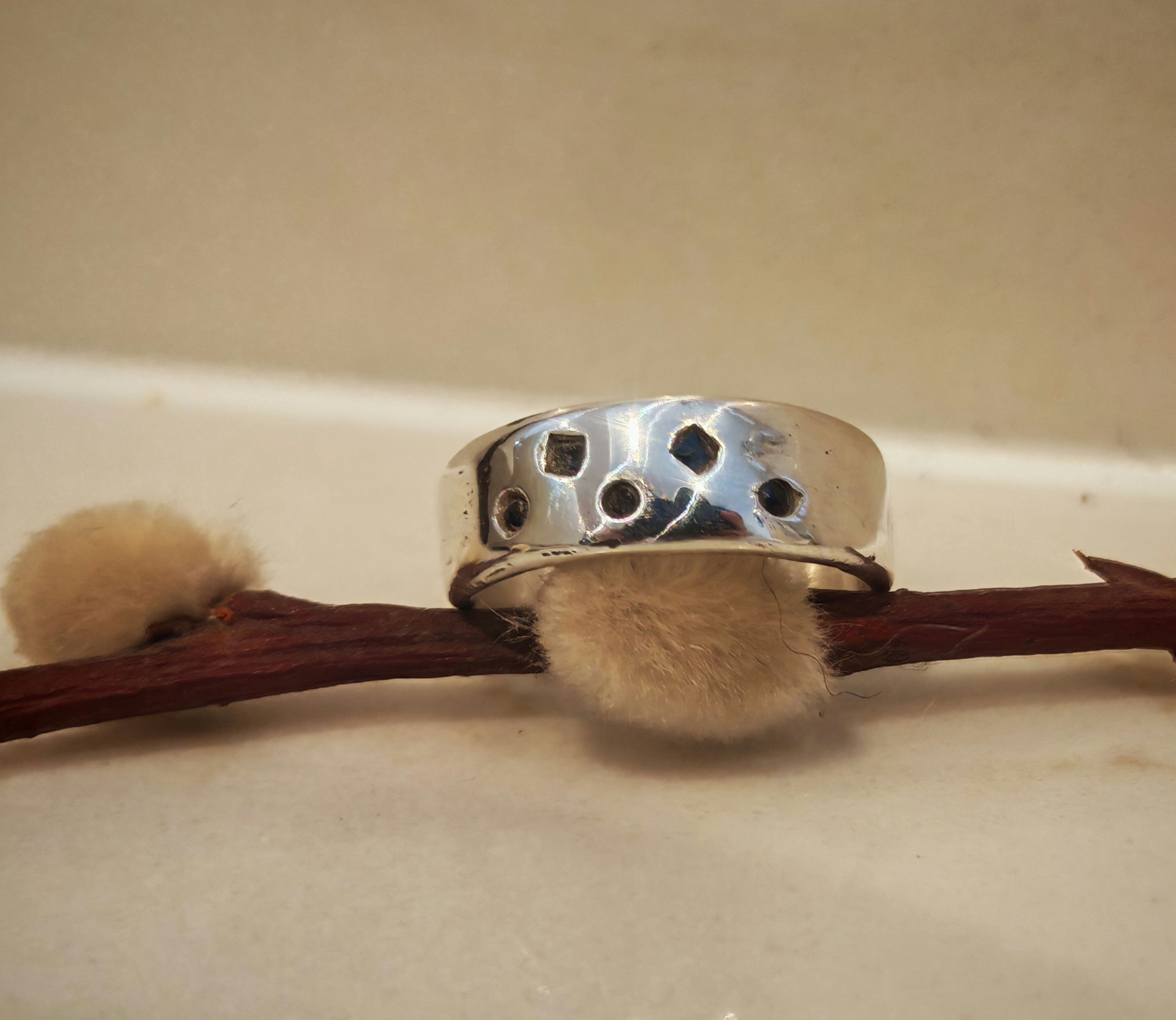 Coraline Confetti Ring