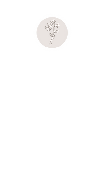 Lächelnde Braut mit wunderschönem Braut-Make Up und Brautfrisur gestylt von Anja Wronna