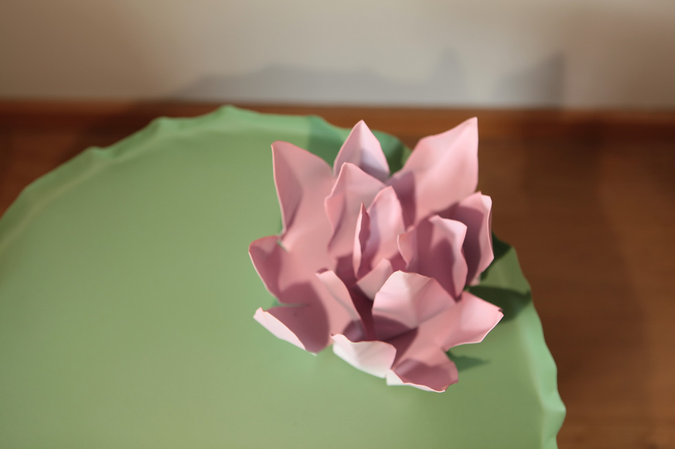 Thumbnail: water lily table