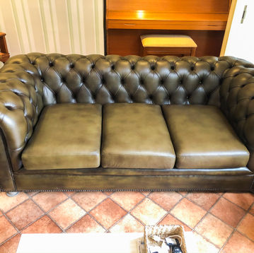 leather-chesterfield-sofa-after-leather-repair-by-leather-supreme-specialists-loughborough