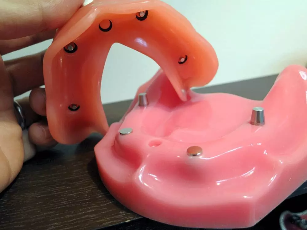 磁性アタッチメント