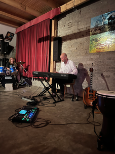 Christoph beim Klavierspielen