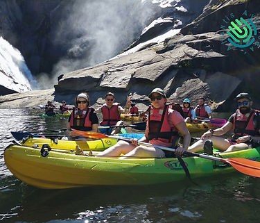 Empresas en kayak en Ézaro con Atlantis Aventura, experiencia de team building y turismo corporativo desde Santiago y A Coruña