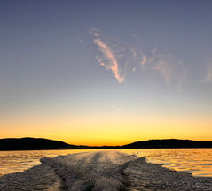 Puesta del sol desde el mar con Atlantis