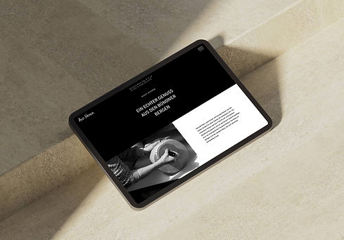 iPad mit der Vorschau der Webseite Alp Neaza