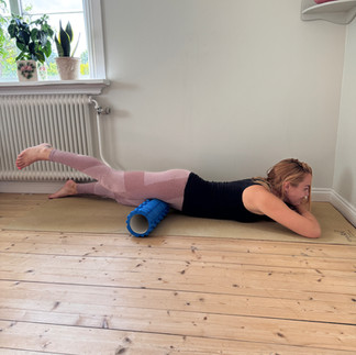 Katarina gör MFR med en foamroller