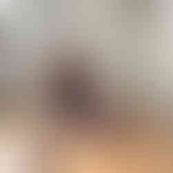 Katarina gör MFR med tennisboll och block