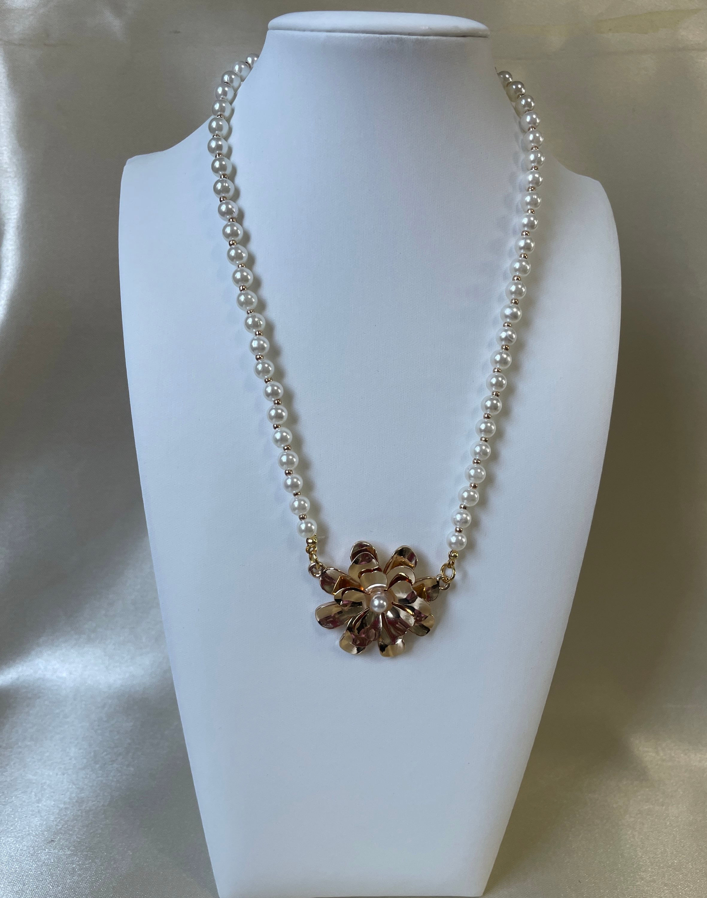Flower Pearl Necklace 