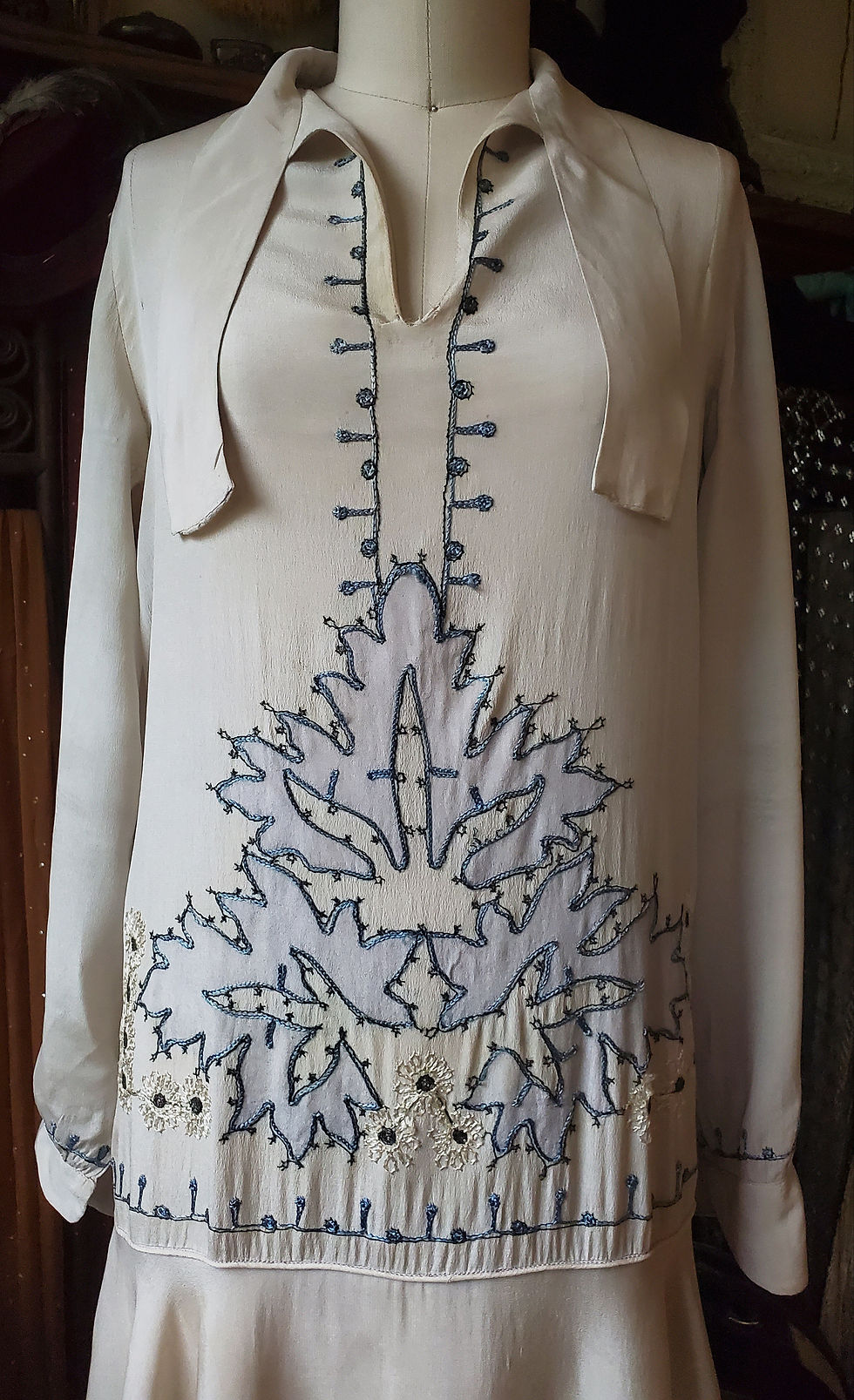 Thumbnail: Embroidered Silk Long Sleeve 1920s Dress