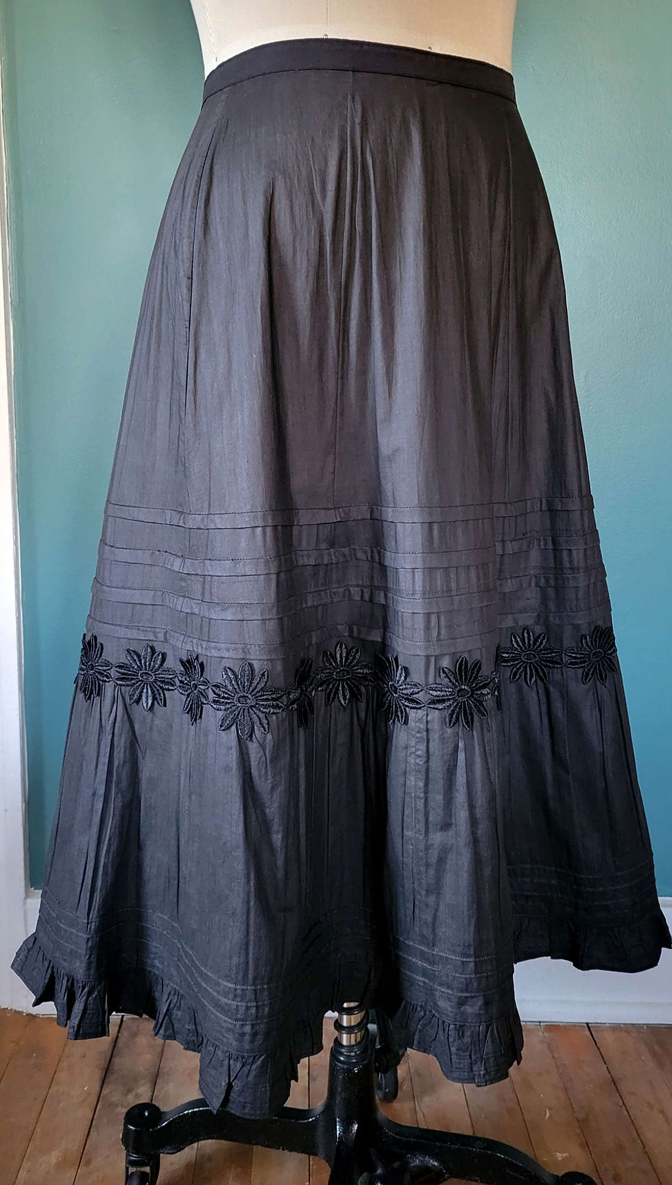 Thumbnail: 1910s Black Cotton Sateen Skirt