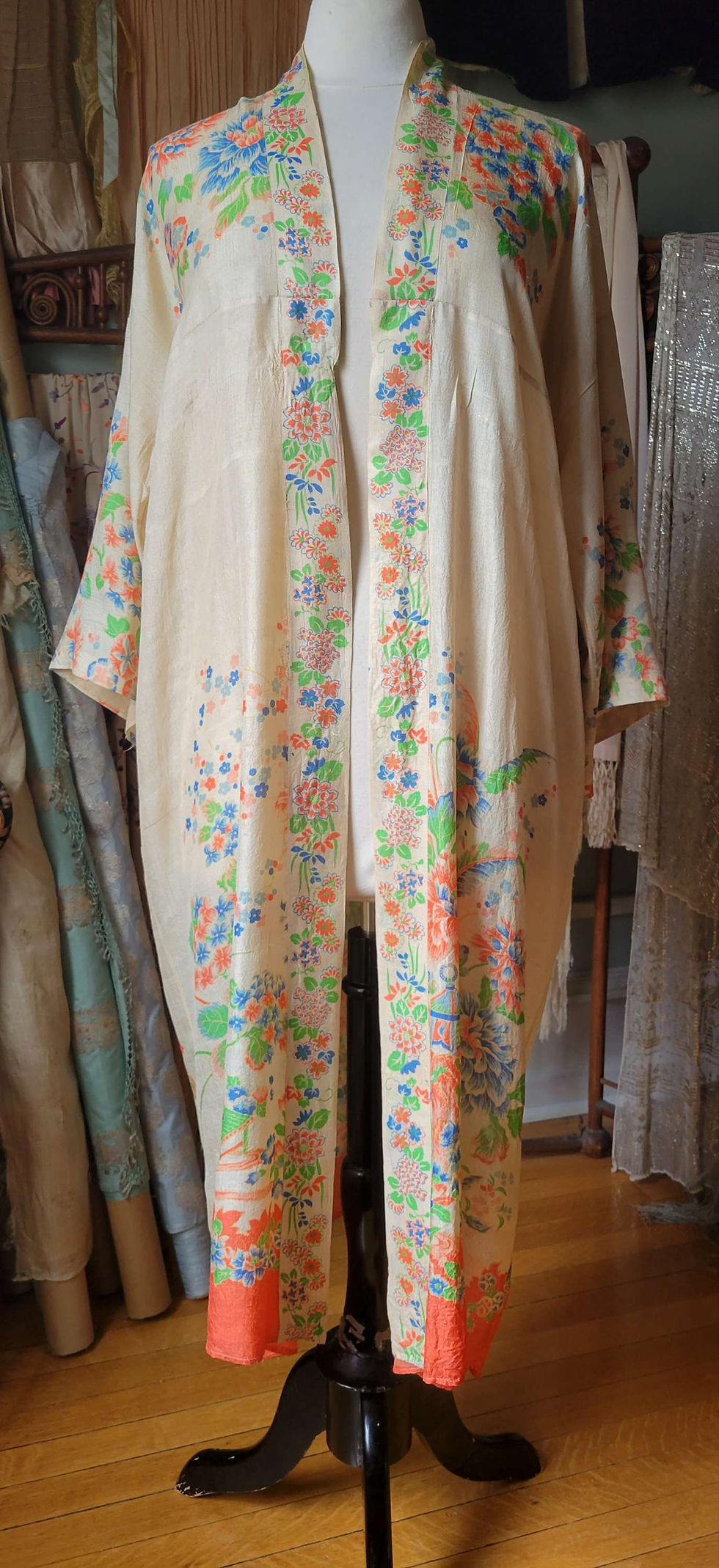 Thumbnail: 1920s Floral Print Pongee Silk Robe