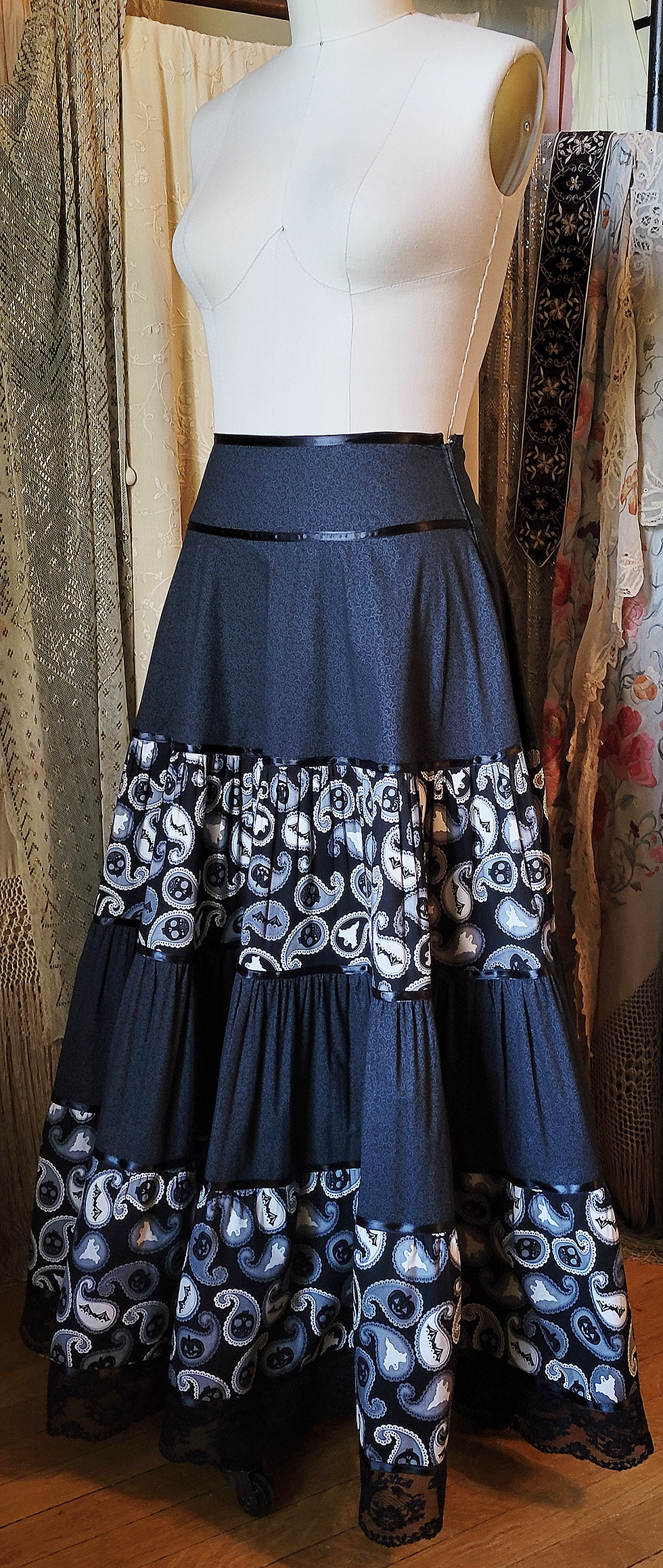 Thumbnail: Ghostly Paisley Cotton Print Tiered Skirt