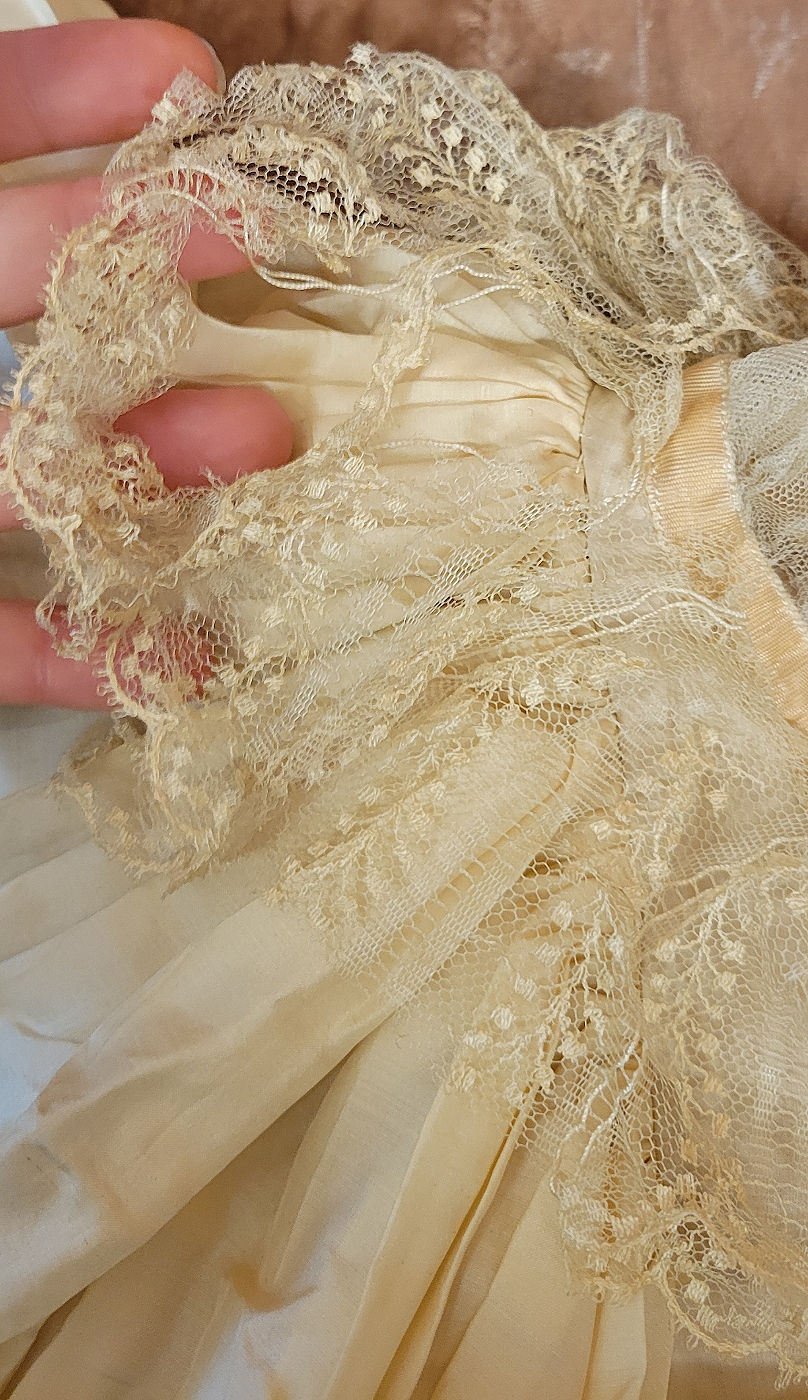 Thumbnail: 1890s Ivory Silk and Tulle Bodice