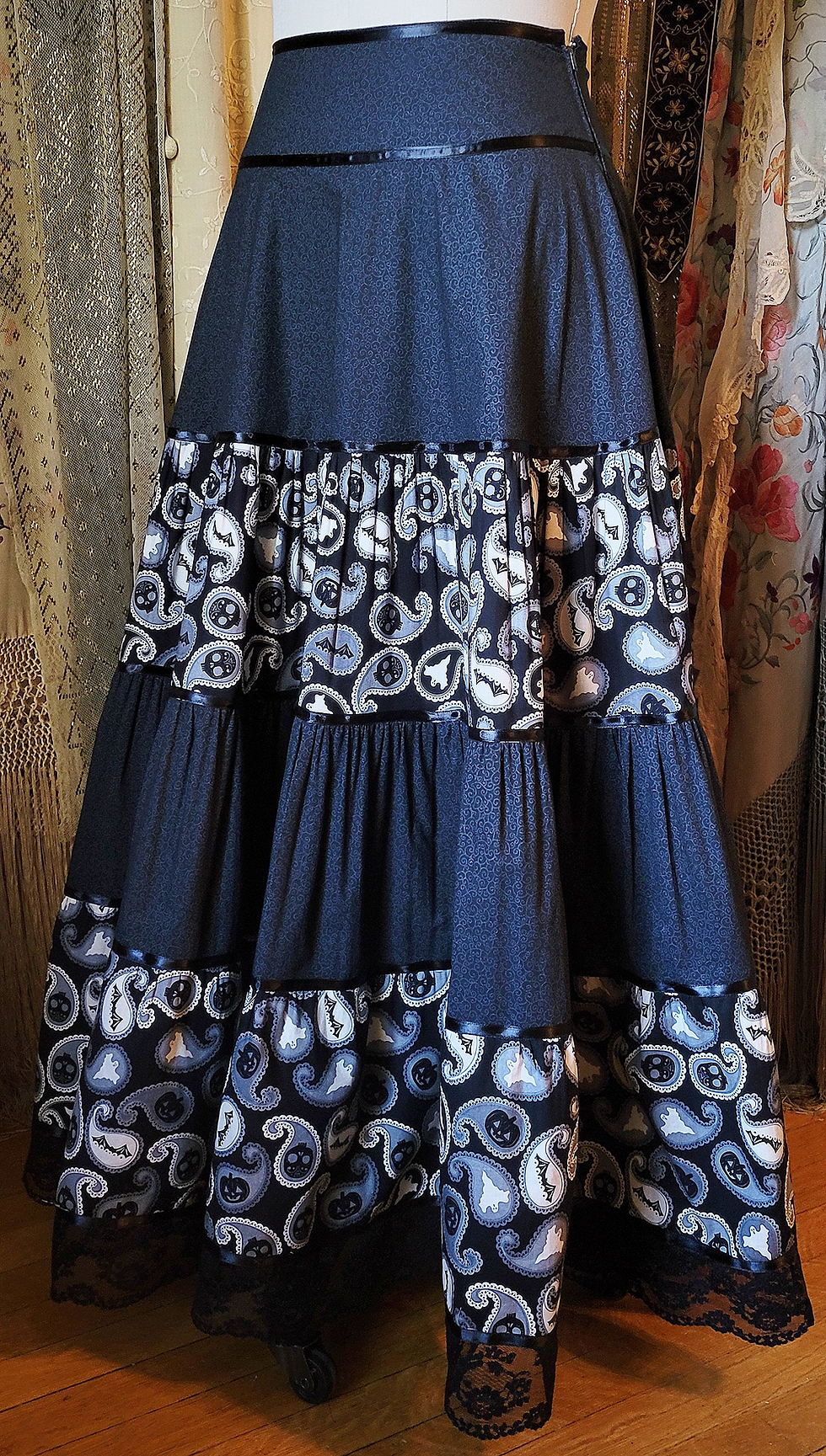 Thumbnail: Ghostly Paisley Cotton Print Tiered Skirt