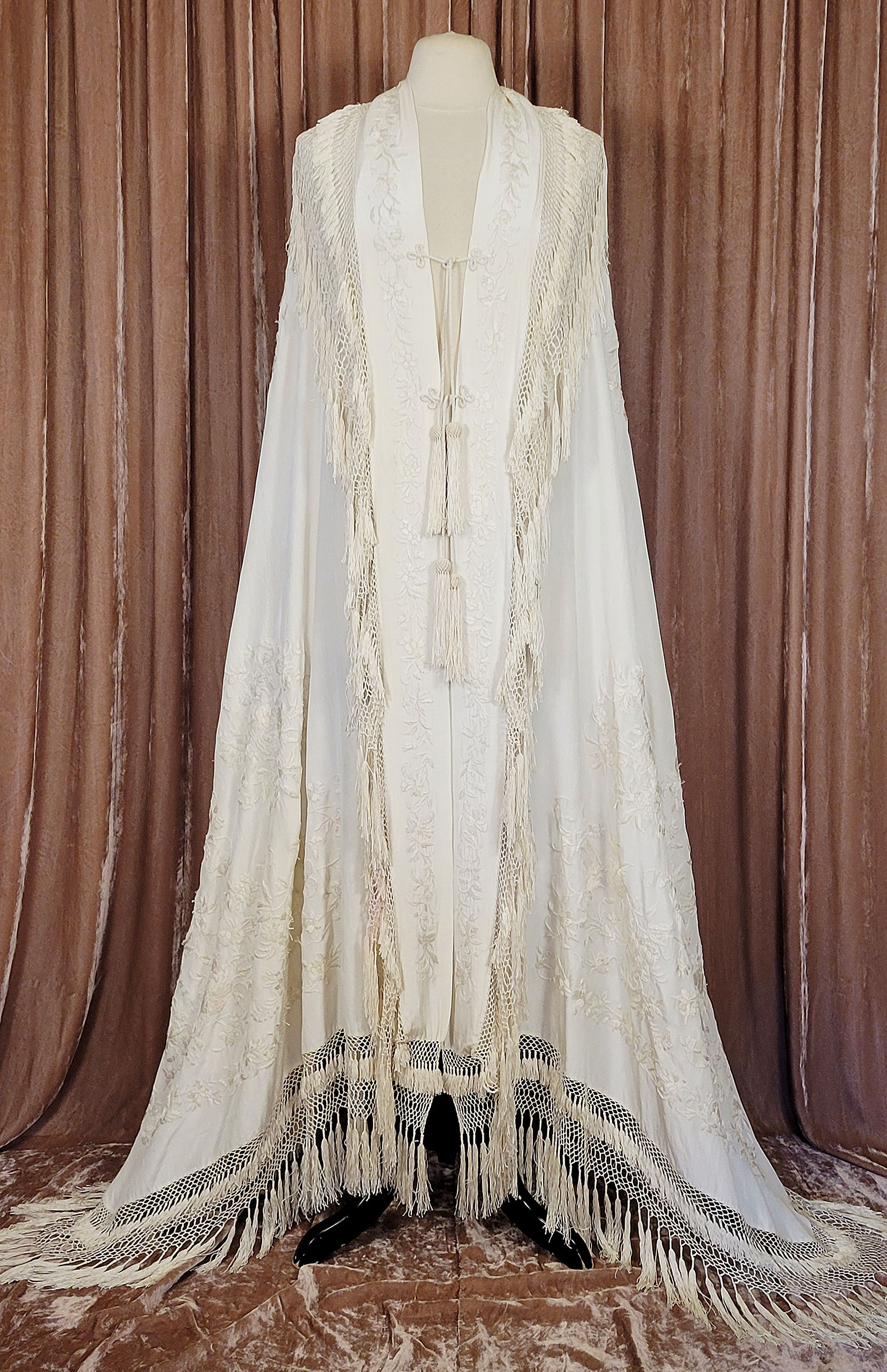 1900s White Embroidered Silk Tassle Fringe Cape