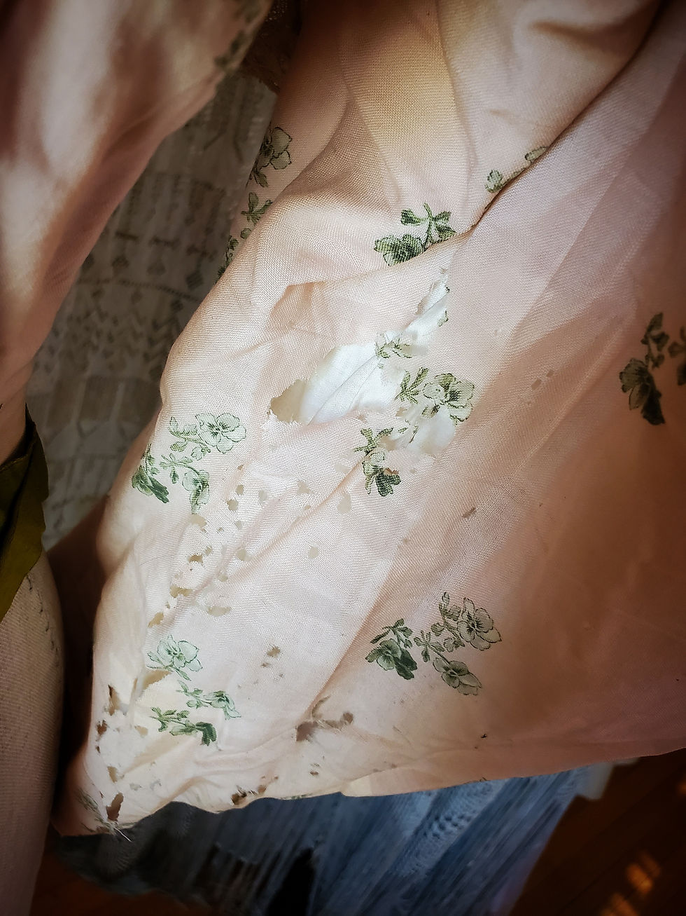 Thumbnail: 1890s Pink Wool Print Mutton Sleeve Bodice
