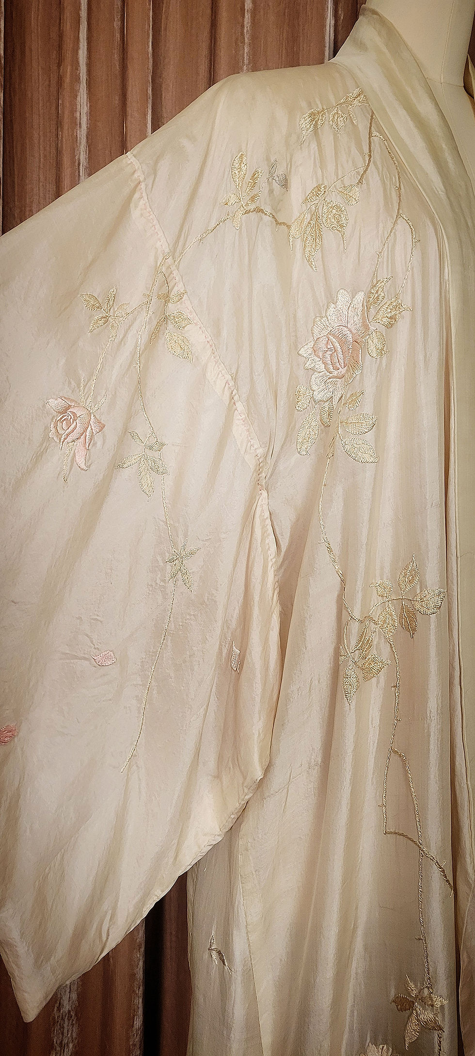 Thumbnail: 1920s Cascading Roses Silk Dressing Gown Robe