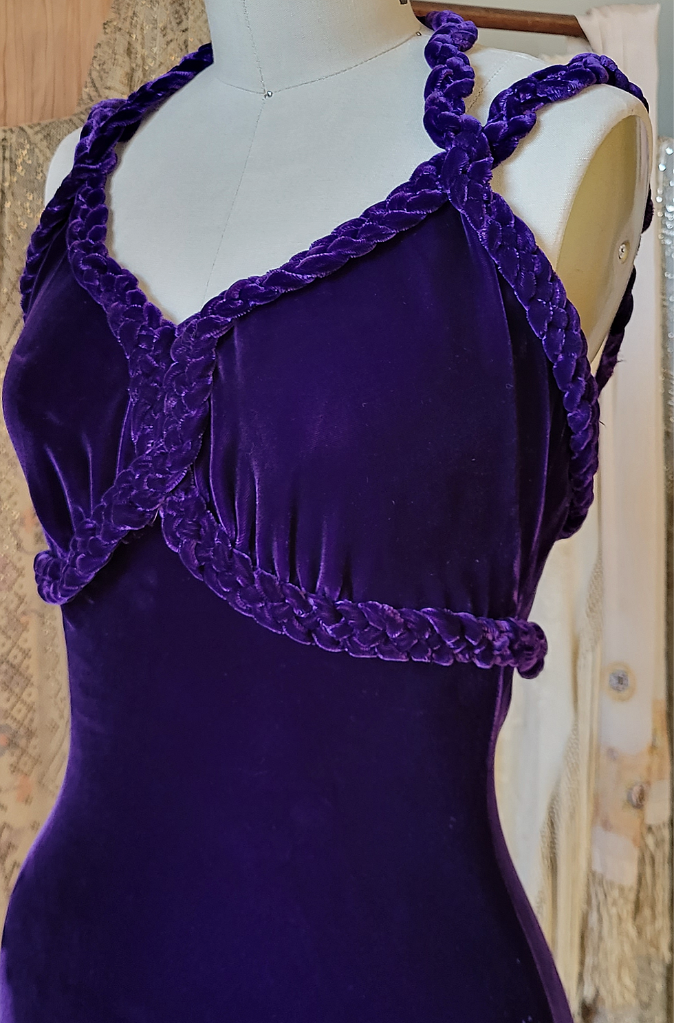 Thumbnail: 1930s Royal Purple Velvet Gown and Capelet 