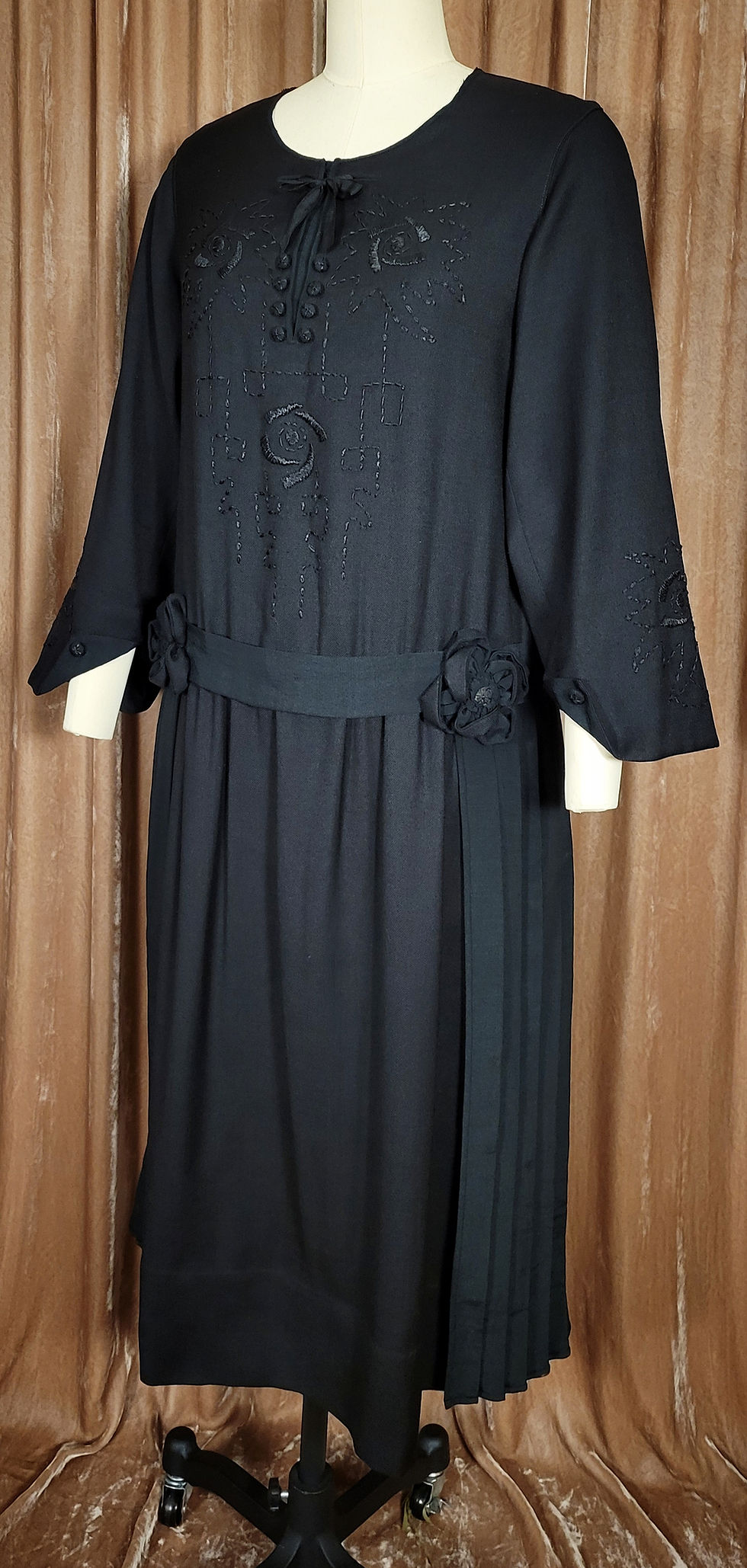 Thumbnail: 1920s Black Embroidered Wool Dress