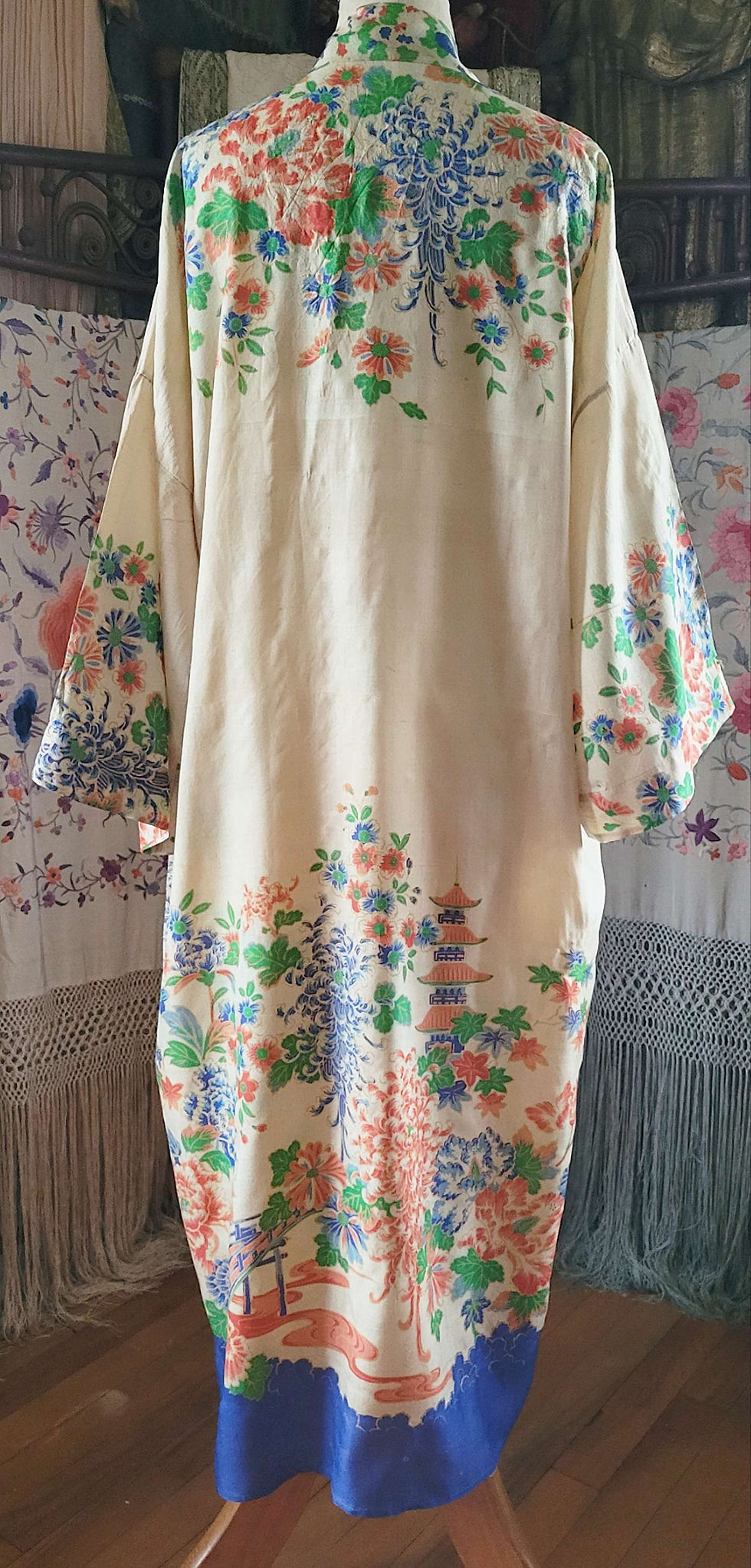 Thumbnail: 1920s Floral Print Pongee Silk Robe