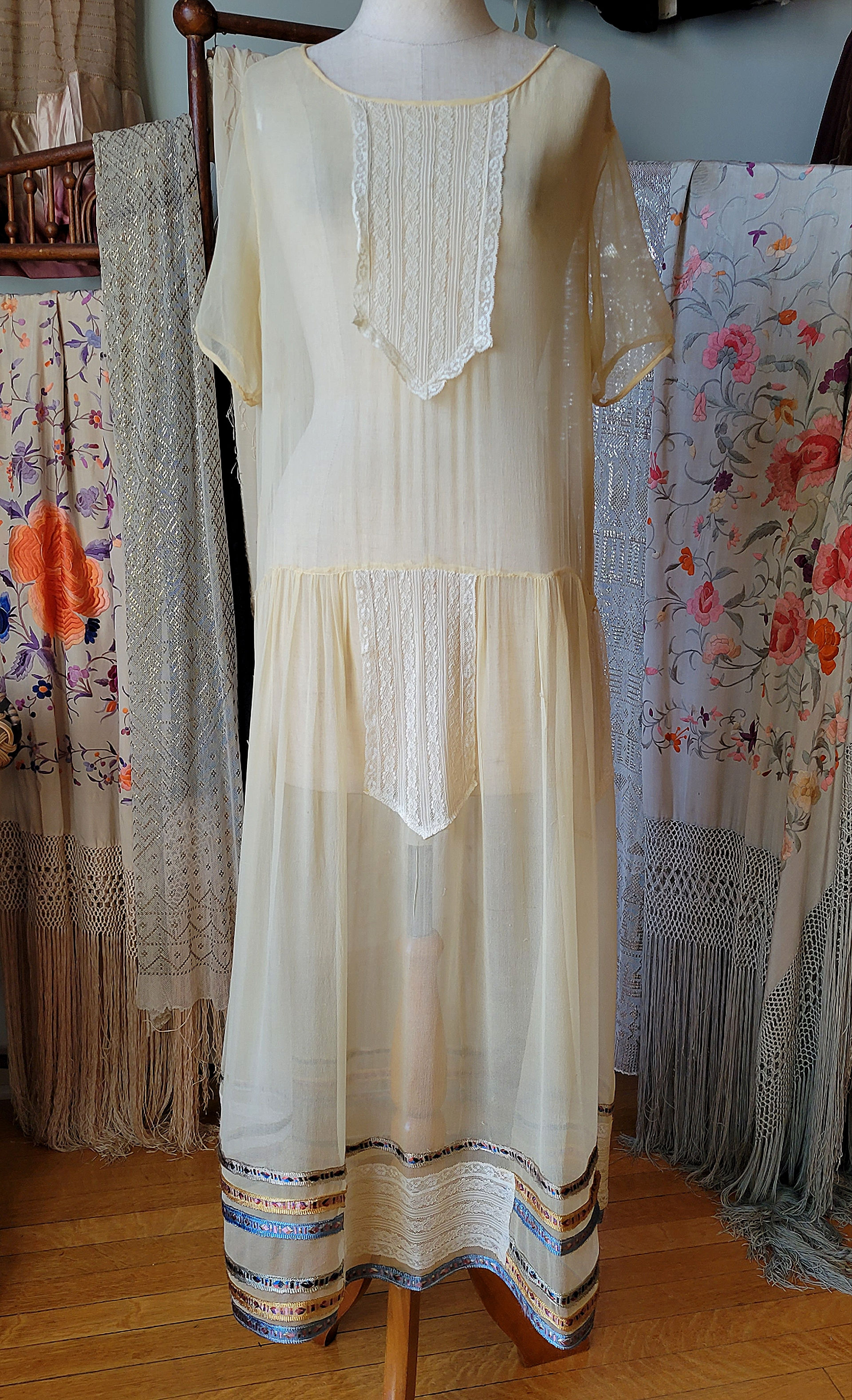 1920s Pale Yellow Chiffon Dress 
