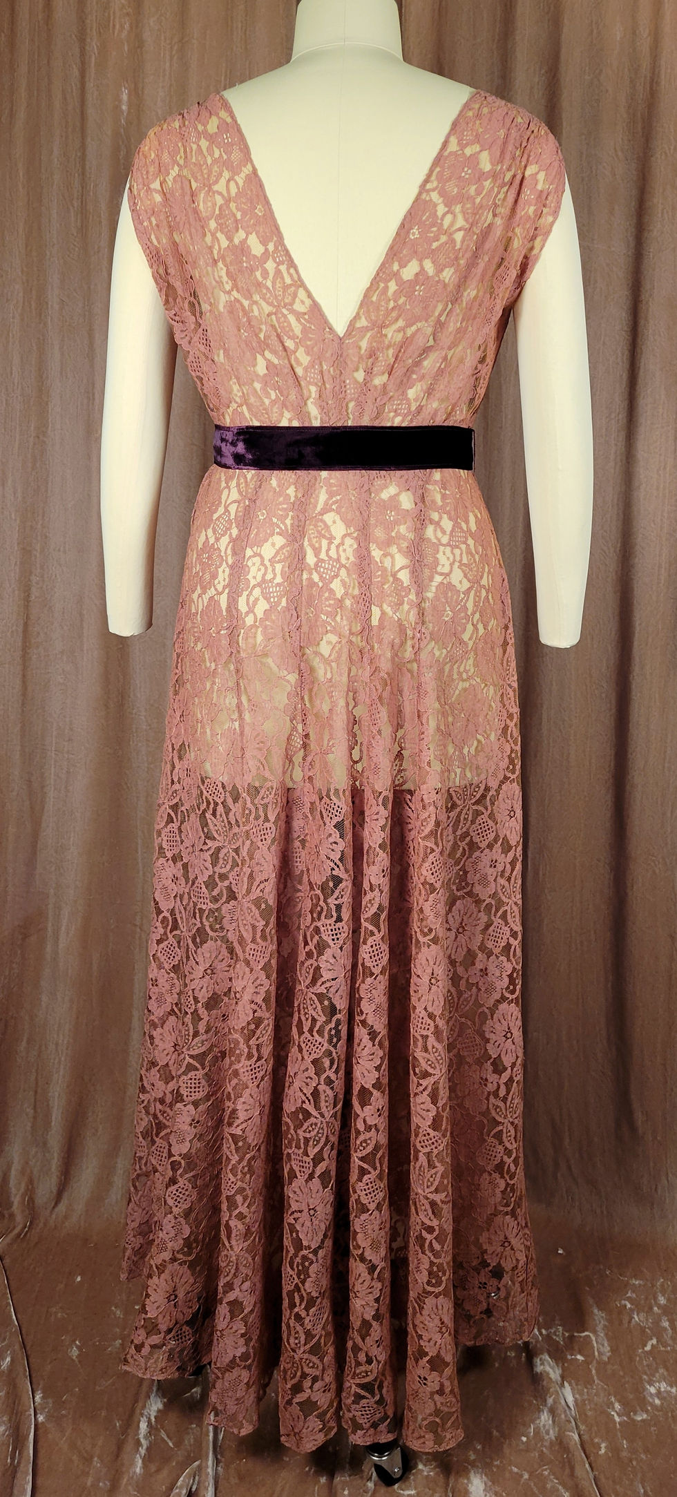 Thumbnail: 1930s Dusty Mauve Lace Gown 