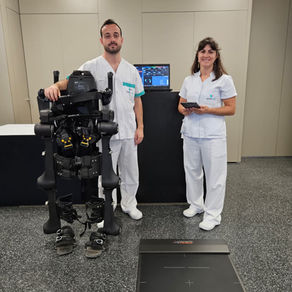 Exoesqueleto HANK de GOGOA y plataforma baropodométrica Maxi 50x50 en el estudio de marcha tras ictus del Hospital Quirónsalud Bizkaia.