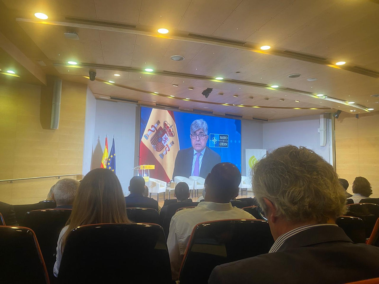 Asistimos a la jornada "Emprendimiento en Defensa y Seguridad" del Ministerio de Defensa, destacando oportunidades de innovación y financiación.